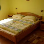 Katalin Apartmanhaz Διαμέρισμα *