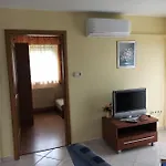 Katalin Apartmanhaz Διαμέρισμα *