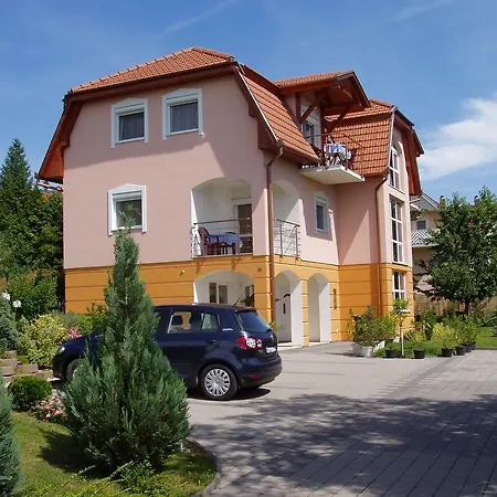 Lägenhet Katalin Apartmanhaz *