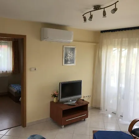 Katalin Apartmanhaz * זלקרוס