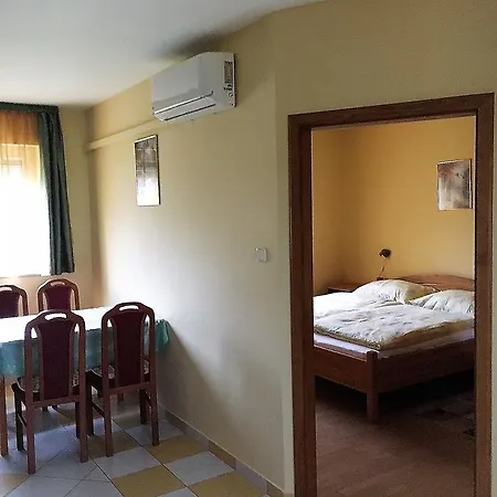 아파트 Katalin Apartmanhaz 잘라카로쉬